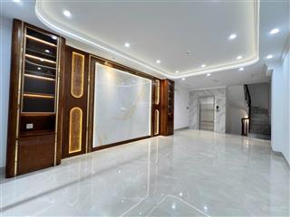 Hoàng quốc việt, phân lô 7 tầng thang máy xây mới, oto vào nhà, thiết kế hiện đại, ở cực sướng