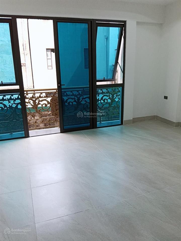 Căn nhà đáng sống cho gia đình thang máy hiện đại, ngõ rộng, gần phố, tiện di chuyển