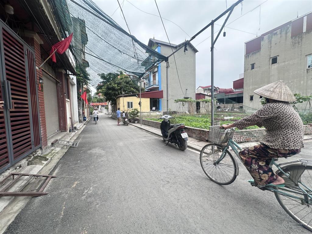 Siêu phẩm mặt đường 2 otto tránh nhau tại hạ lôi  mê linh. giá nhỉnh 4 tỷ. xuống tiền là thắng lớn