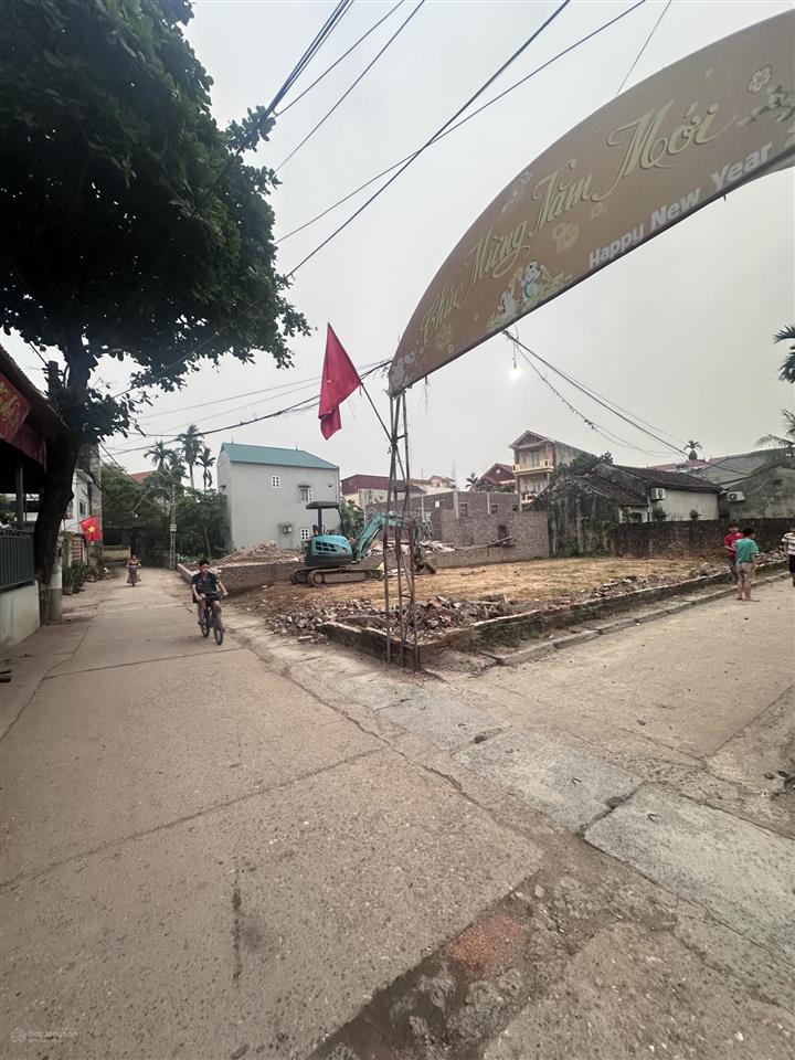 Siêu phẩm lô góc tại hạ lôi  mê linh. đường 2 ô tô tránh nhau thoải mái. mặt tiền rộng thênh thang