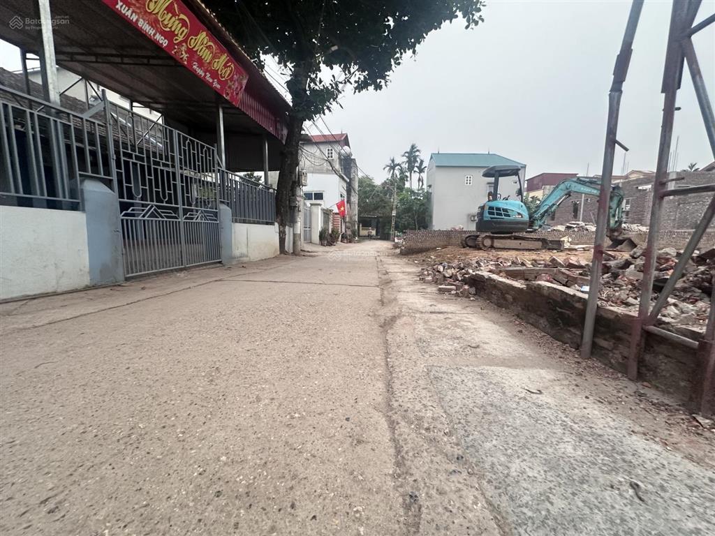 Siêu phẩm lô góc tại hạ lôi  mê linh. đường 2 ô tô tránh nhau thoải mái. mặt tiền rộng thênh thang