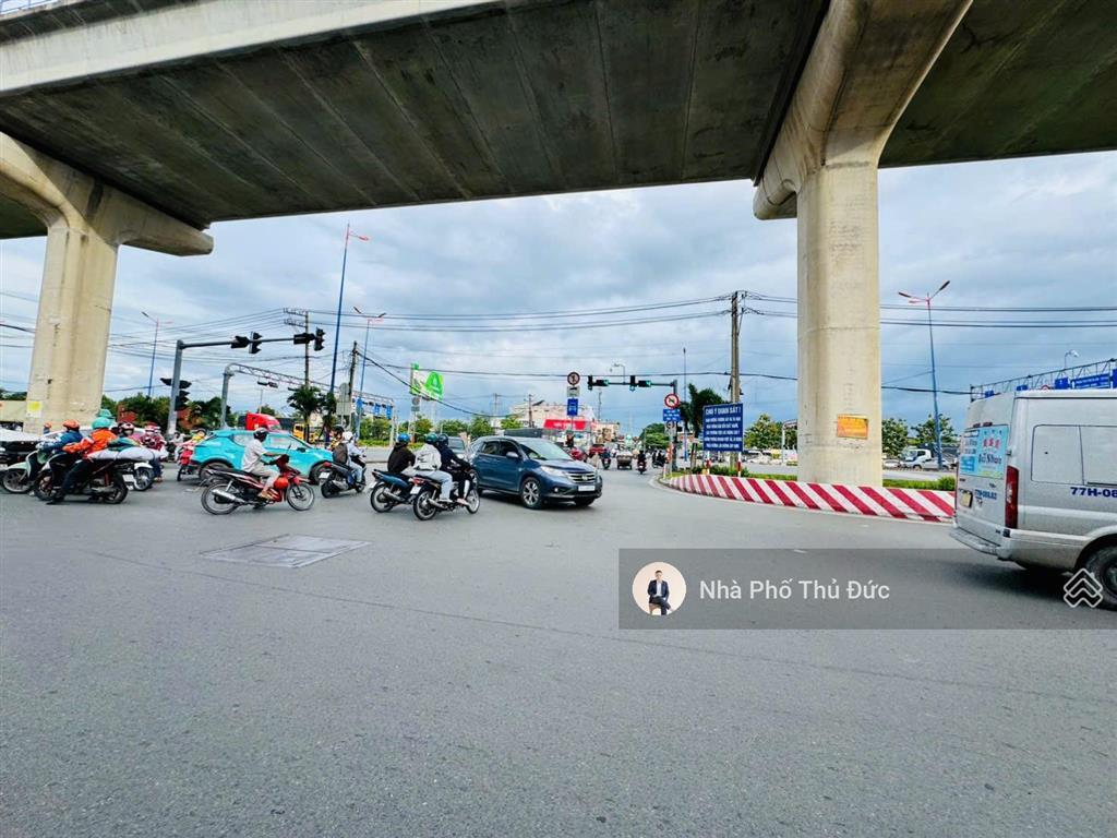 Bán nhà mặt tiền 2 tầng  đường ôtô thông  trục đỗ xuân hợp  ga metro