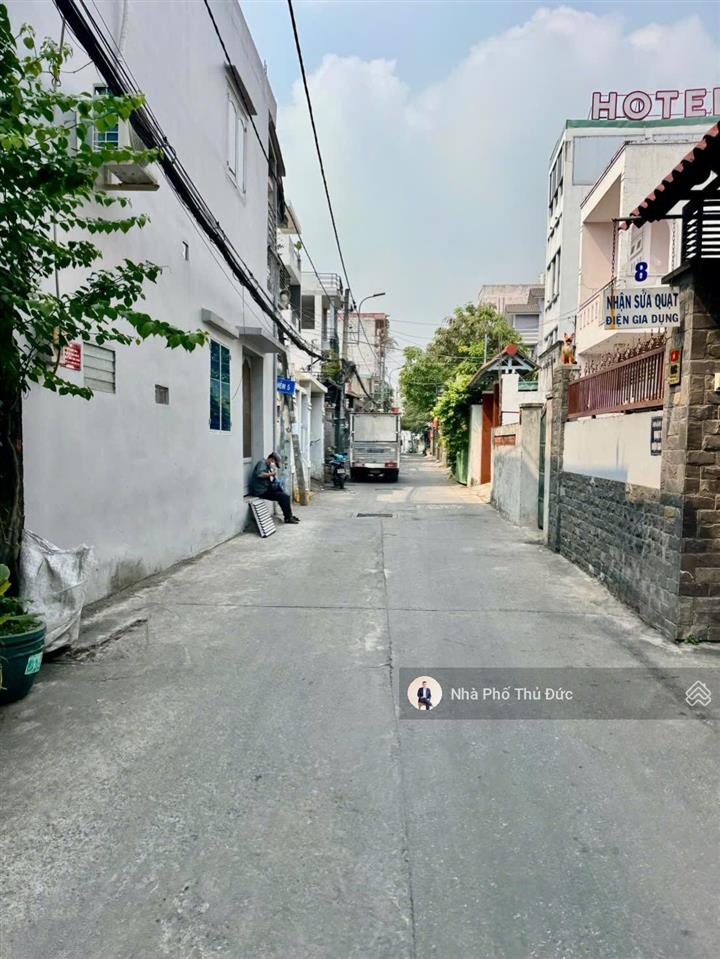 Bán nhà mặt tiền 2 tầng  đường ôtô thông  trục đỗ xuân hợp  ga metro