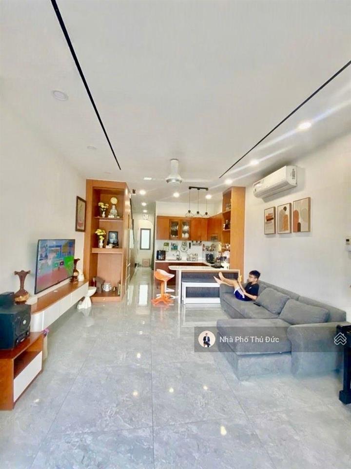 Bán nhà 2 tầng  ô tô đỗ cửa  full nội thất  gần đông tăng long
