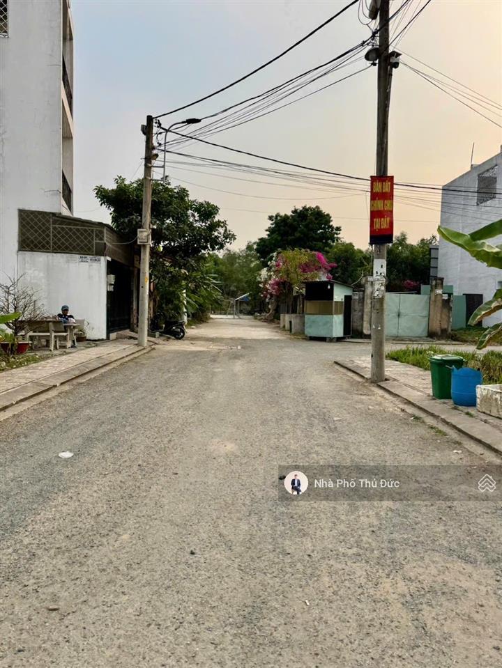 Bán nhà 2 tầng  ô tô đỗ cửa  full nội thất  gần đông tăng long