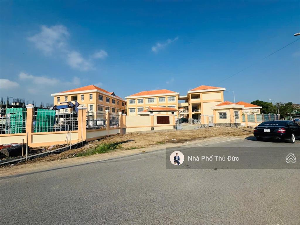 Bán nhà mặt tiền 3 tầng  ngay trường phú hữu  gần global city