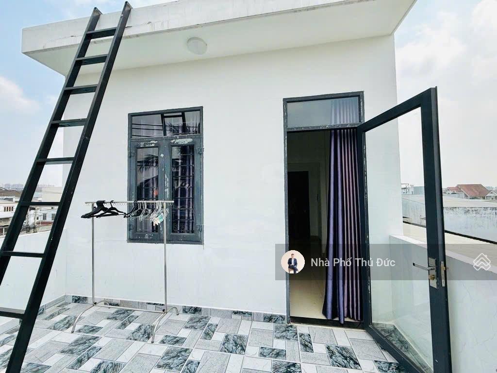 Bán nhà mặt tiền 3 tầng  ngay trường phú hữu  gần global city