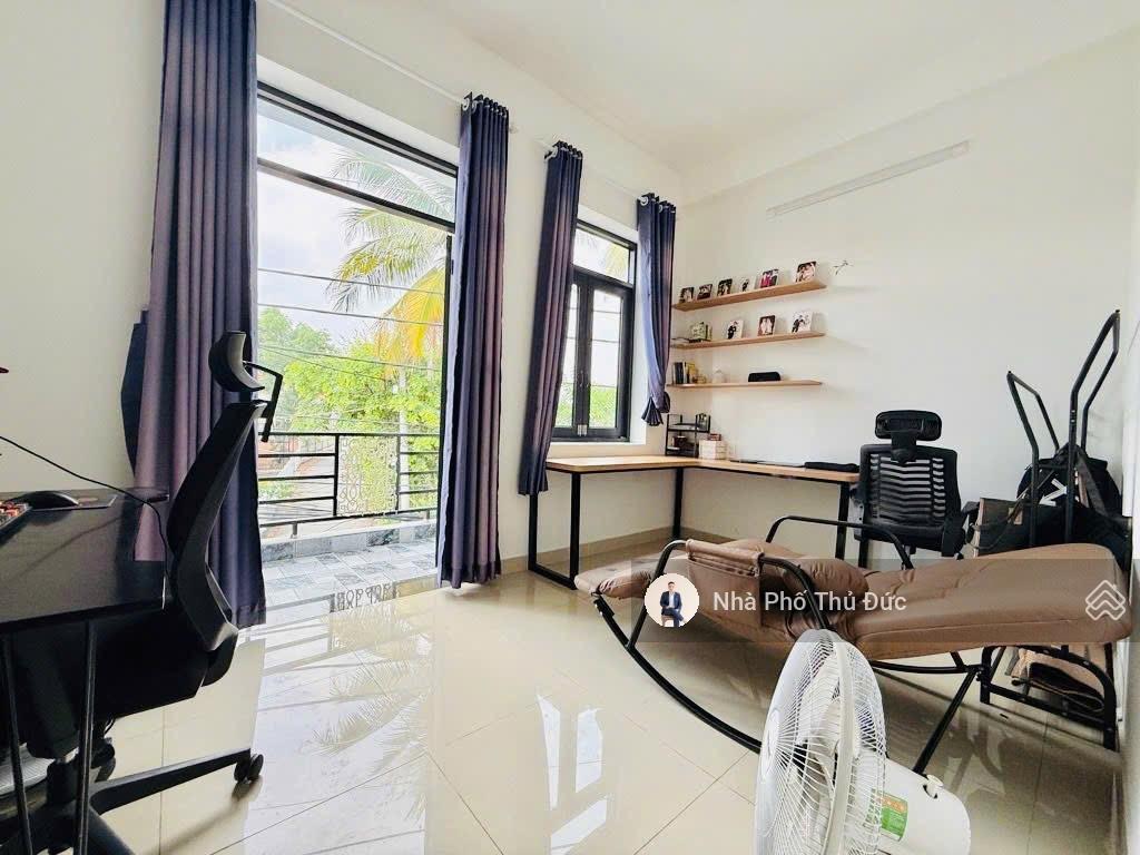 Bán nhà mặt tiền 3 tầng  ngay trường phú hữu  gần global city