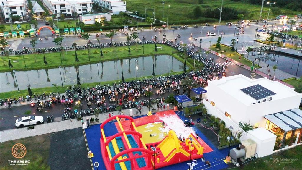 Đất nền đã có sổ, hướng đông nam cực mát  bước chân ra cổng trường & trạm y tế.