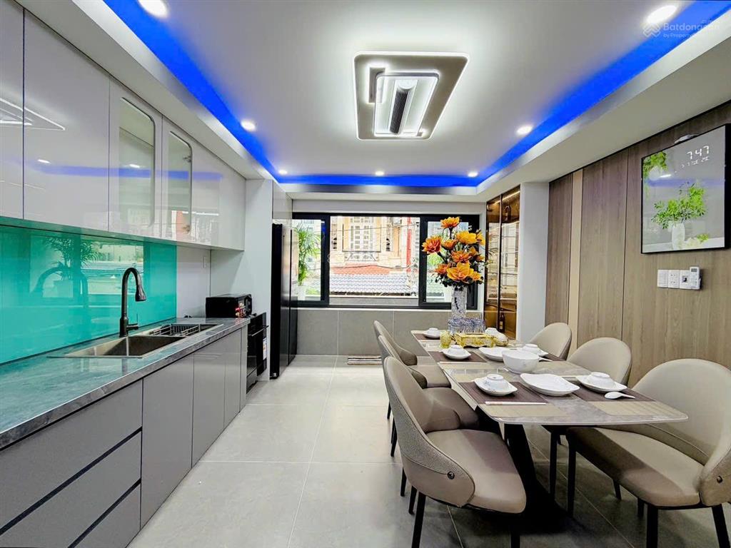 Siêu phẩm nhà phố full nội thất có trang bị thang máy 450kg