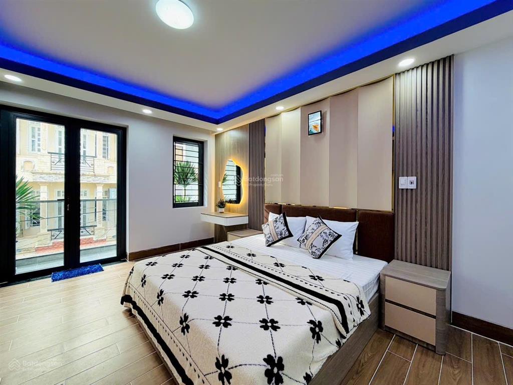 Siêu phẩm nhà phố full nội thất có trang bị thang máy 450kg