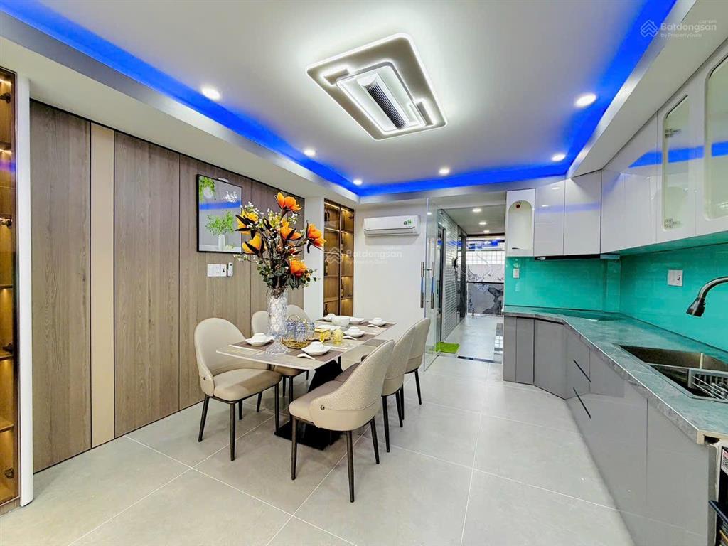 Siêu phẩm nhà phố full nội thất có trang bị thang máy 450kg
