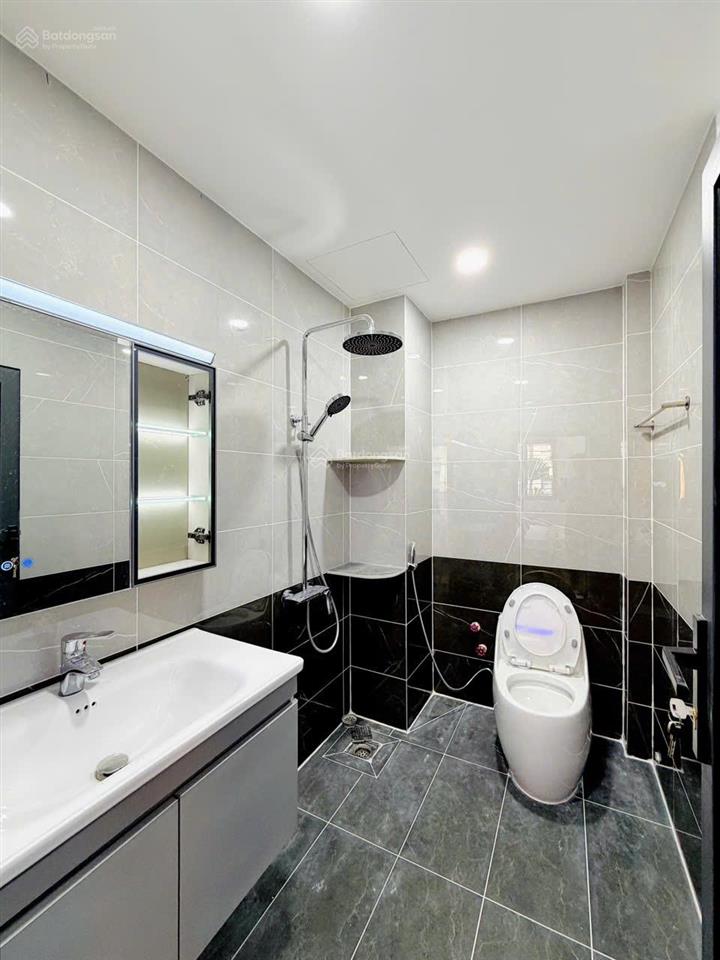 Siêu phẩm nhà phố full nội thất có trang bị thang máy 450kg