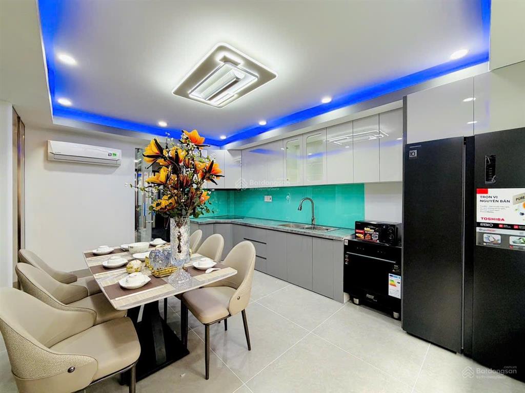 Siêu phẩm nhà phố full nội thất có trang bị thang máy 450kg