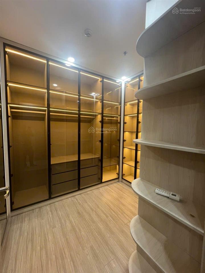 Cần bán căn 2pn  1wc diện tích 55m2 full nội thất đẹp hướng đông bắc, giá 3,5 tỷ,  0968 187 ***