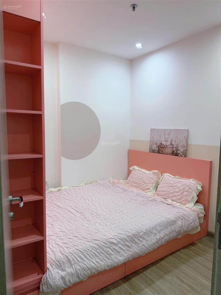 Chủ cần tiền bán gấp căn 2 phòng ngủ 55m2 ban công đông nam tầng trung view thoáng, giá 3,4 tỷ