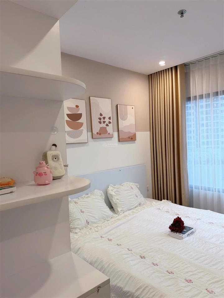 Chủ cần tiền bán gấp căn 2 phòng ngủ 55m2 ban công đông nam tầng trung view thoáng, giá 3,4 tỷ