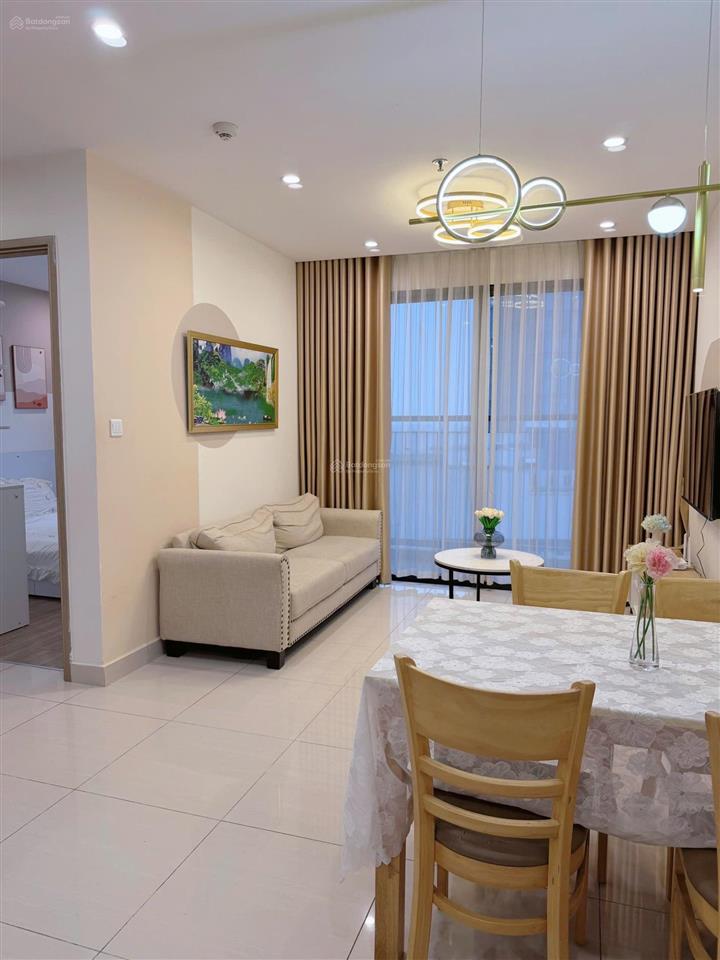 Chủ cần tiền bán gấp căn 2 phòng ngủ 55m2 ban công đông nam tầng trung view thoáng, giá 3,4 tỷ