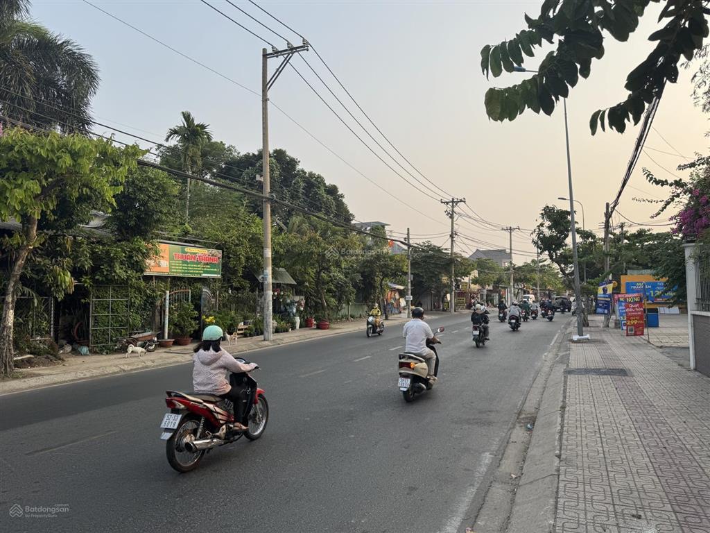 Bán nhà mặt tiền kha vạn cân, 194 m2, diện tích sàn 341m. giá 28ty5 tl