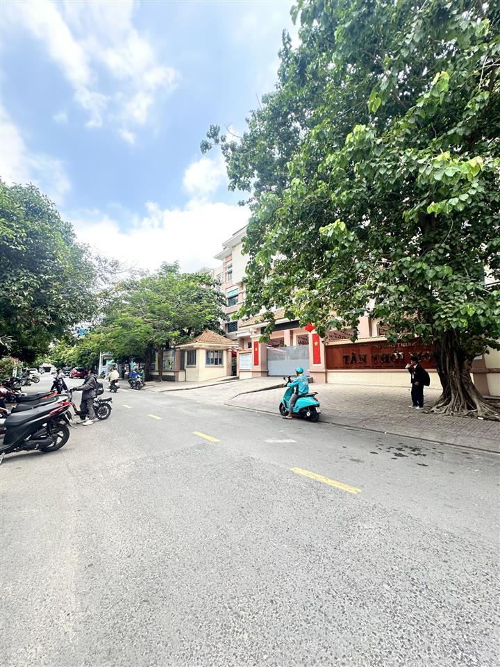 Nhà đường 12m có lề  tô hiệu  4x20  4tầng  khu vip tân phú  9.2 tỷ