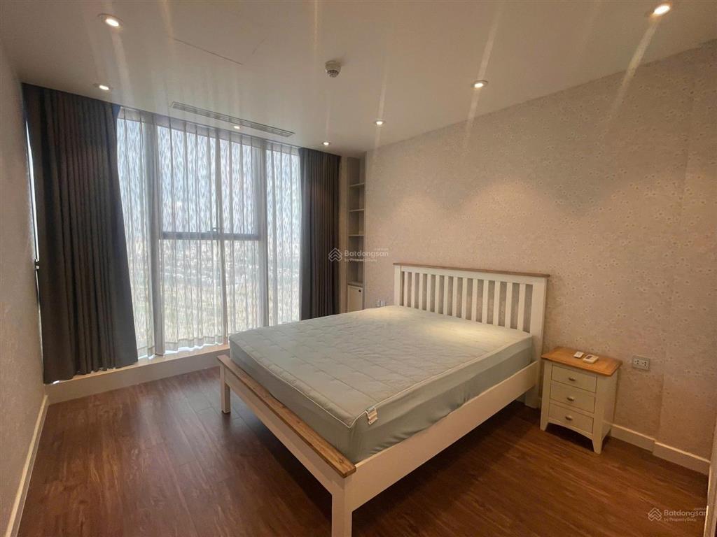 Cho thuê căn 3 ngủ full đồ sunshine city vào được ngay