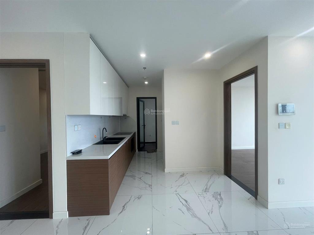 Cho thuê căn 3 ngủ đồ cơ bản sunshine city vào được ngay