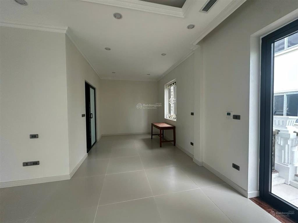 Cho thuê biệt thự tại kđt dương nội căn góc 300m², 4 tầng có hầm đỗ nhiều ô tô