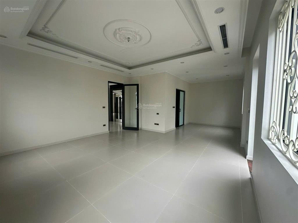 Cho thuê biệt thự tại kđt dương nội căn góc 300m², 4 tầng có hầm đỗ nhiều ô tô