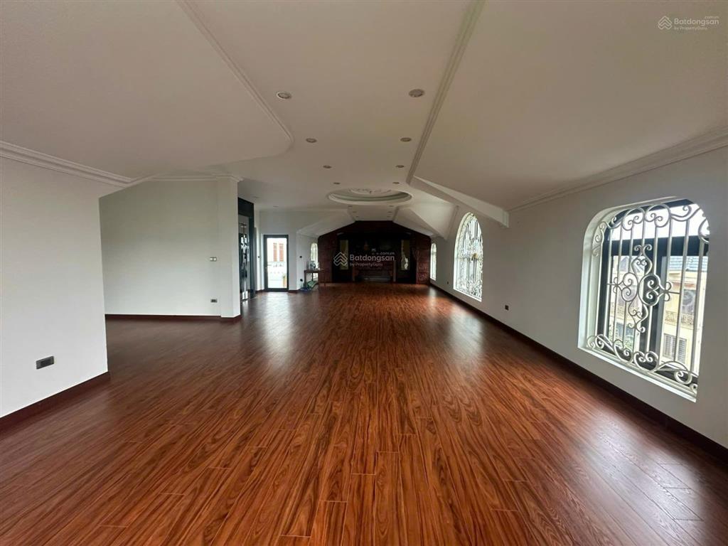 Cho thuê biệt thự tại kđt dương nội căn góc 300m², 4 tầng có hầm đỗ nhiều ô tô