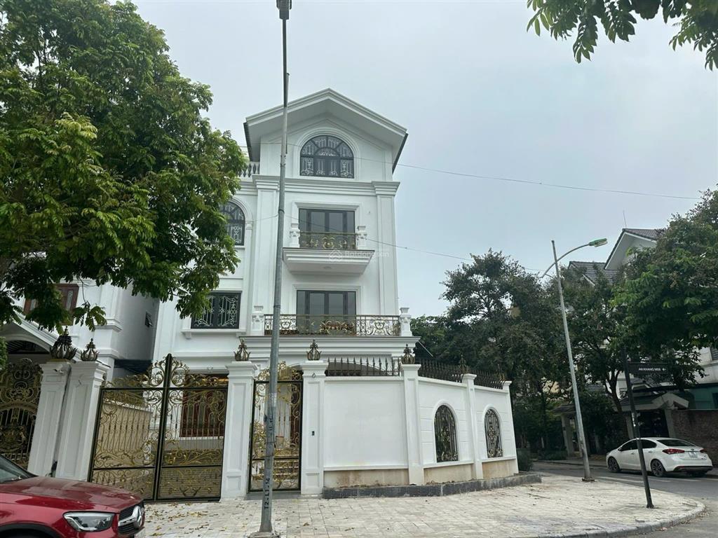 Cho thuê biệt thự tại kđt dương nội căn góc 300m², 4 tầng có hầm đỗ nhiều ô tô