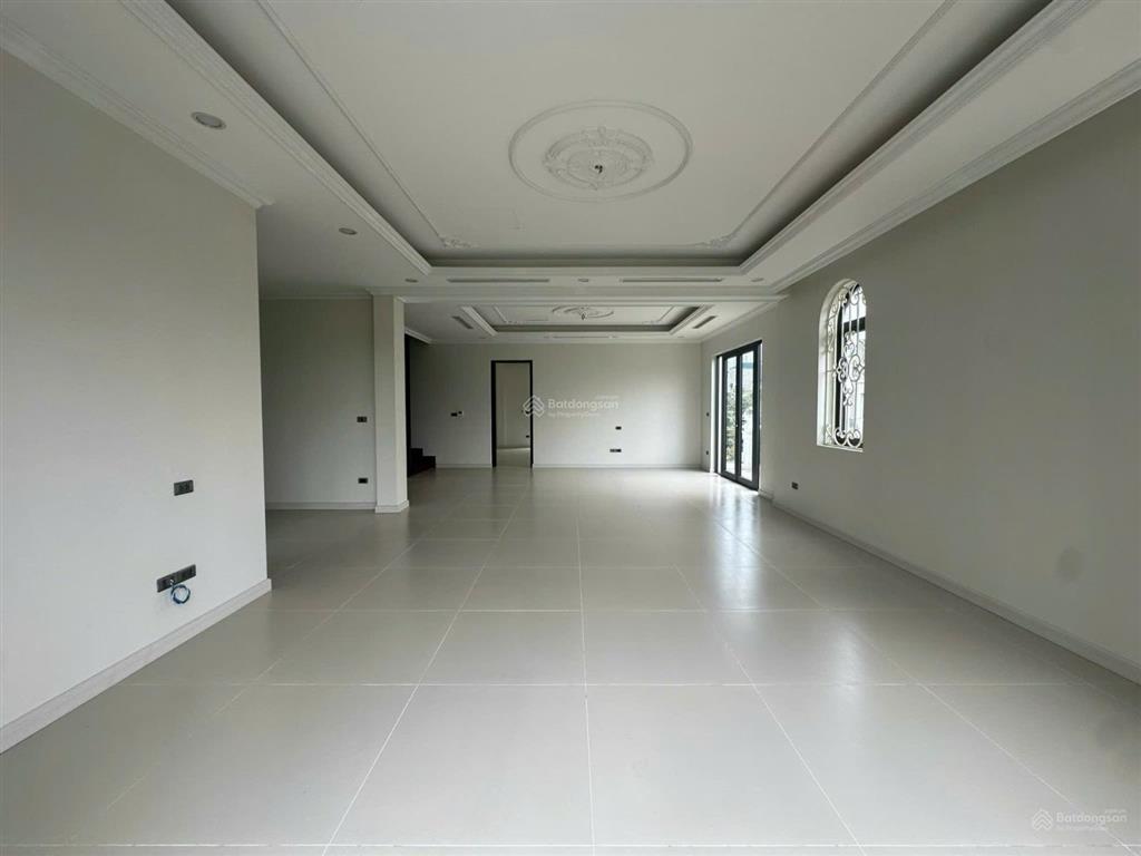 Cho thuê biệt thự tại kđt dương nội căn góc 300m², 4 tầng có hầm đỗ nhiều ô tô