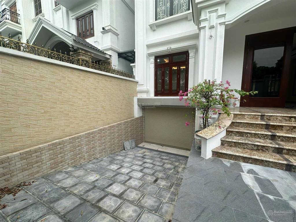 Cho thuê biệt thự tại kđt dương nội căn góc 300m², 4 tầng có hầm đỗ nhiều ô tô