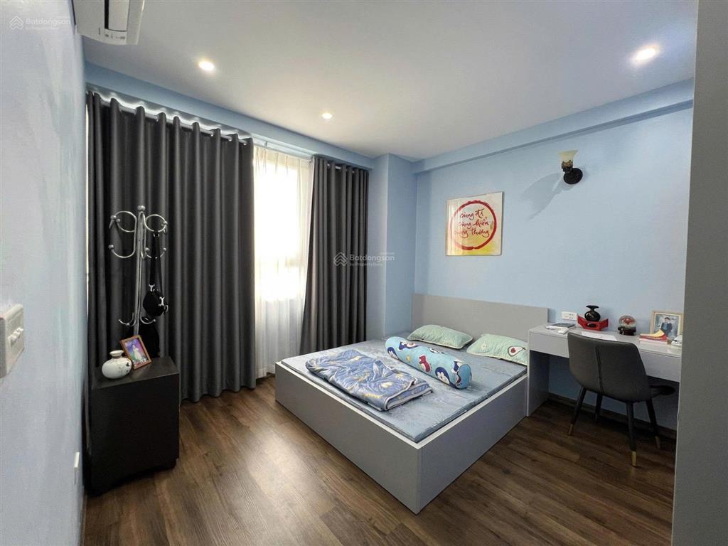 Căn 2 ngủ  82m2 tầng trung, ban công đông nam, nội thất 700tr, chính chủ gửi bán nhanh
