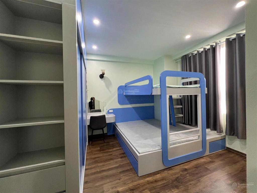 Căn 2 ngủ  82m2 tầng trung, ban công đông nam, nội thất 700tr, chính chủ gửi bán nhanh