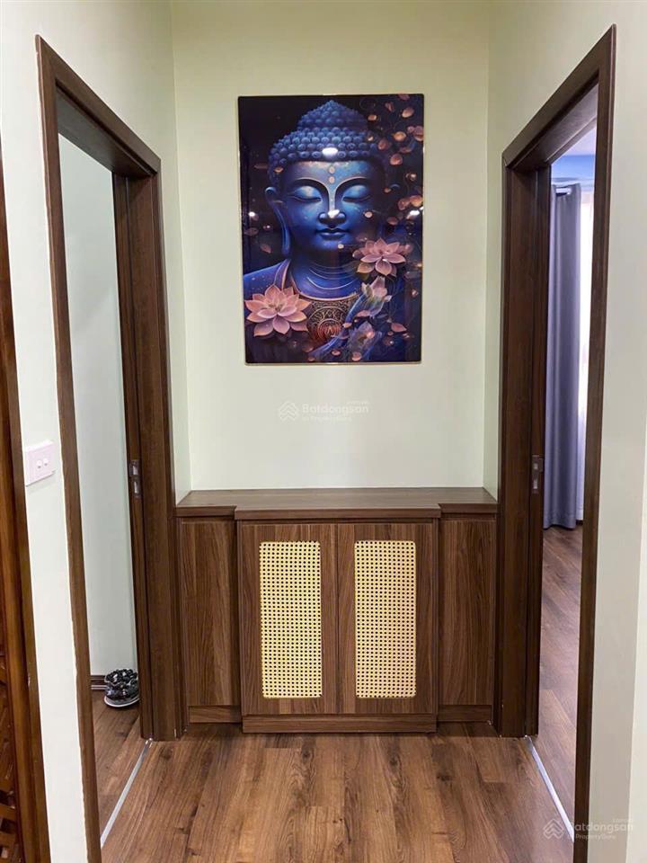 Căn 2 ngủ  82m2 tầng trung, ban công đông nam, nội thất 700tr, chính chủ gửi bán nhanh