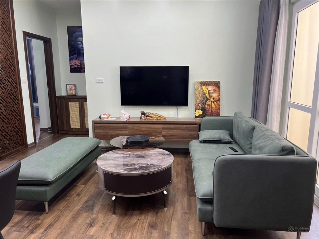 Căn 2 ngủ  82m2 tầng trung, ban công đông nam, nội thất 700tr, chính chủ gửi bán nhanh