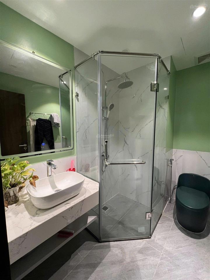 Căn 2 ngủ  82m2 tầng trung, ban công đông nam, nội thất 700tr, chính chủ gửi bán nhanh