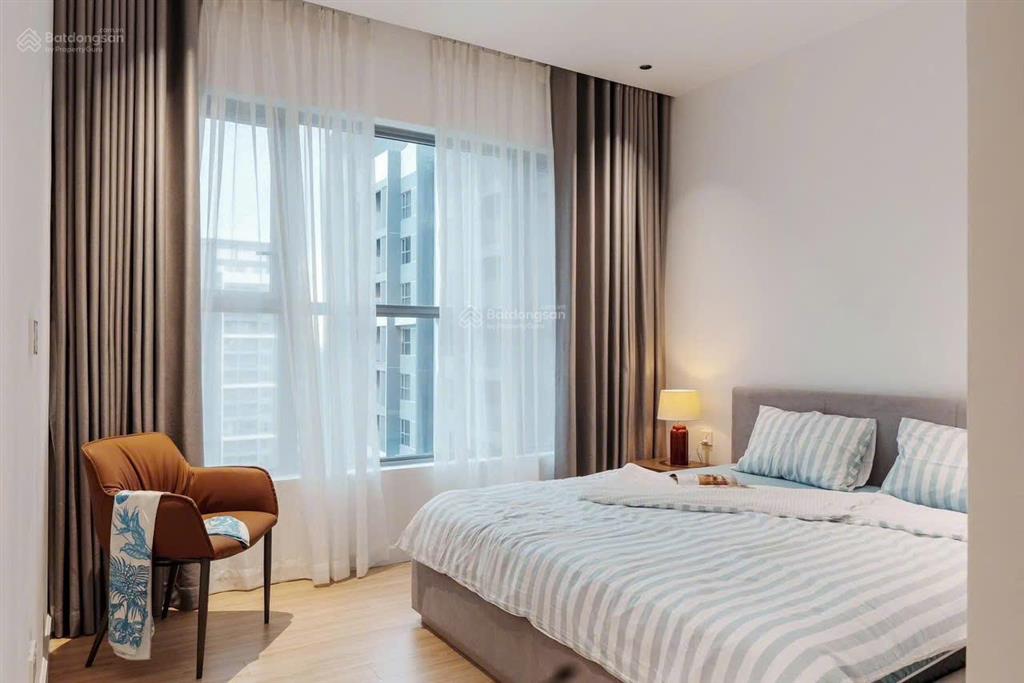 Cho thuê 3pn full nt nhà mới 100% view hồ bơi giá 26 triệu bao phí