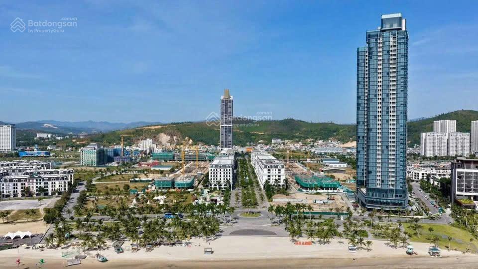 Bán nhà phố biển hạ long, ngay phố đi bộ, cách bãi tắm 200m, ngay cạnh hồ nhạc nước, qt biển