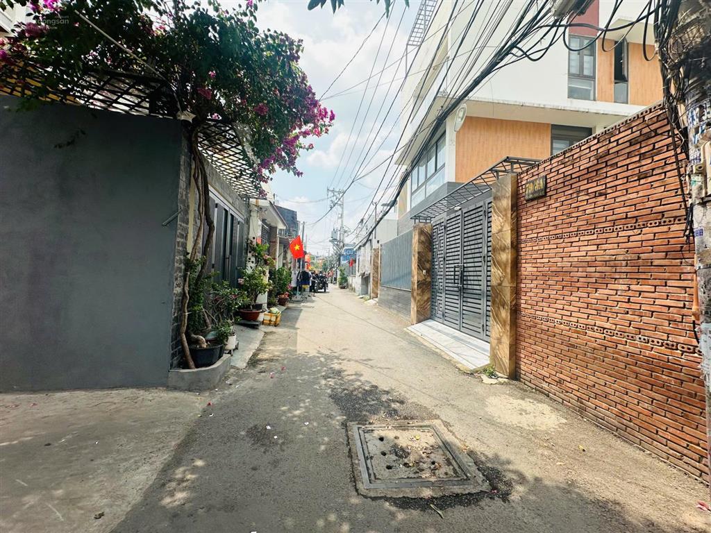 Bán gấp  nhà 92m  ô tô tránh  chủ giảm sâu 200tr  nguyễn văn quá,q12