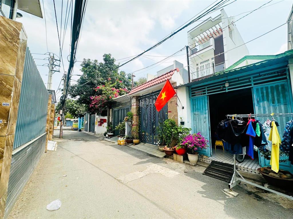 Bán gấp  nhà 92m  ô tô tránh  chủ giảm sâu 200tr  nguyễn văn quá,q12