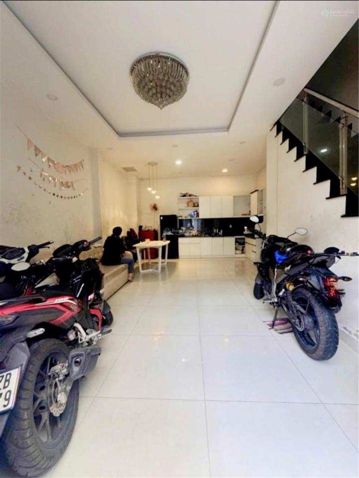 Nhà 3 tầng btct  hxh đỗ cửa  4pn  trường chinh, q12