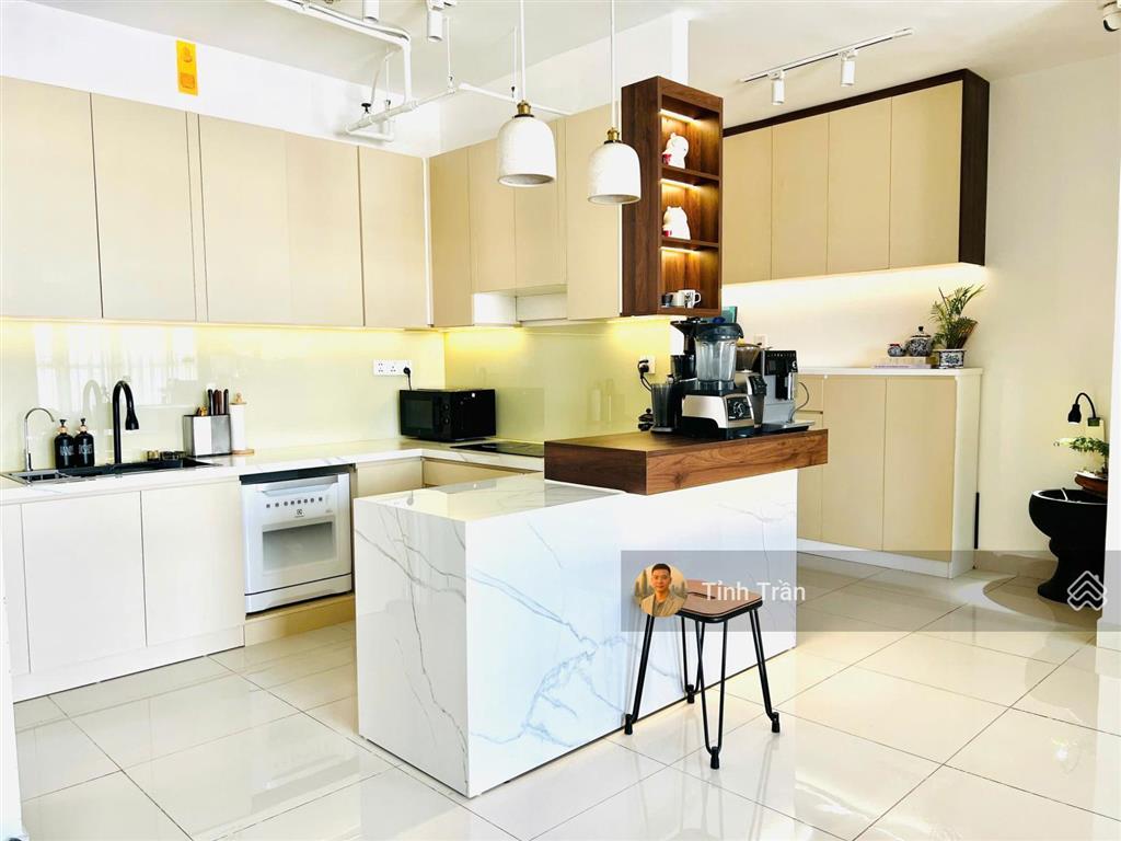 Vista verde  bán nhanh căn góc 3pn giá tốt, 130m2 giá chỉ 11.35 tỷ bao hết, sổ hồng sẵn