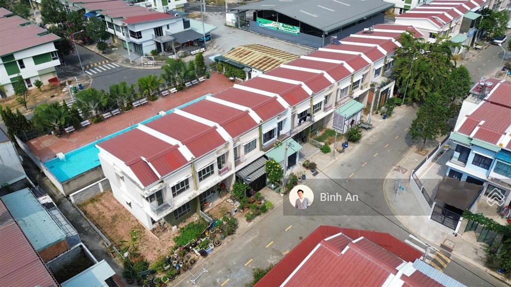 Bán căn góc liên kế vườn kđt oasis city, 3 mặt thoáng view hồ bơi, sổ hoàn công, 126m2 full thổ cư
