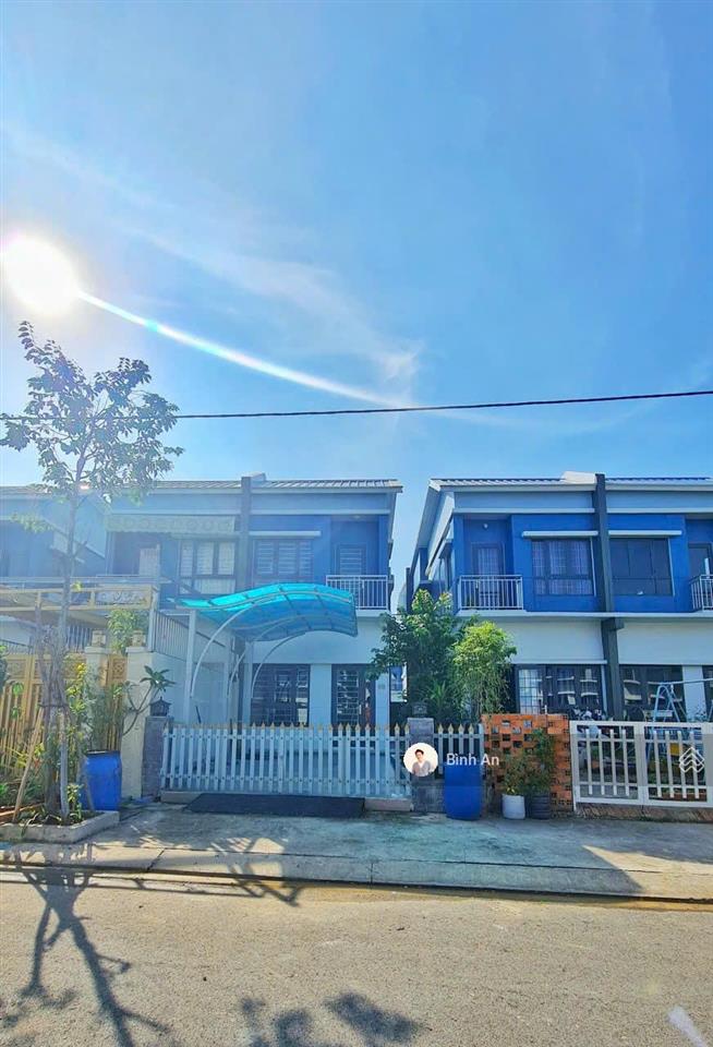 Bán căn tứ lập 2 tầng kđt oasis, vị trí đẹp, kế góc, trục đường thông, dân cư ở đông, giá 1,6 tỷ