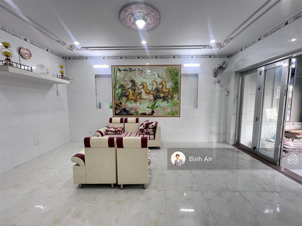 Bán căn shophouse đã hoàn thiện mới 100% kđt oasis city, 4pn, 3wc, trục đường đẹp dự án