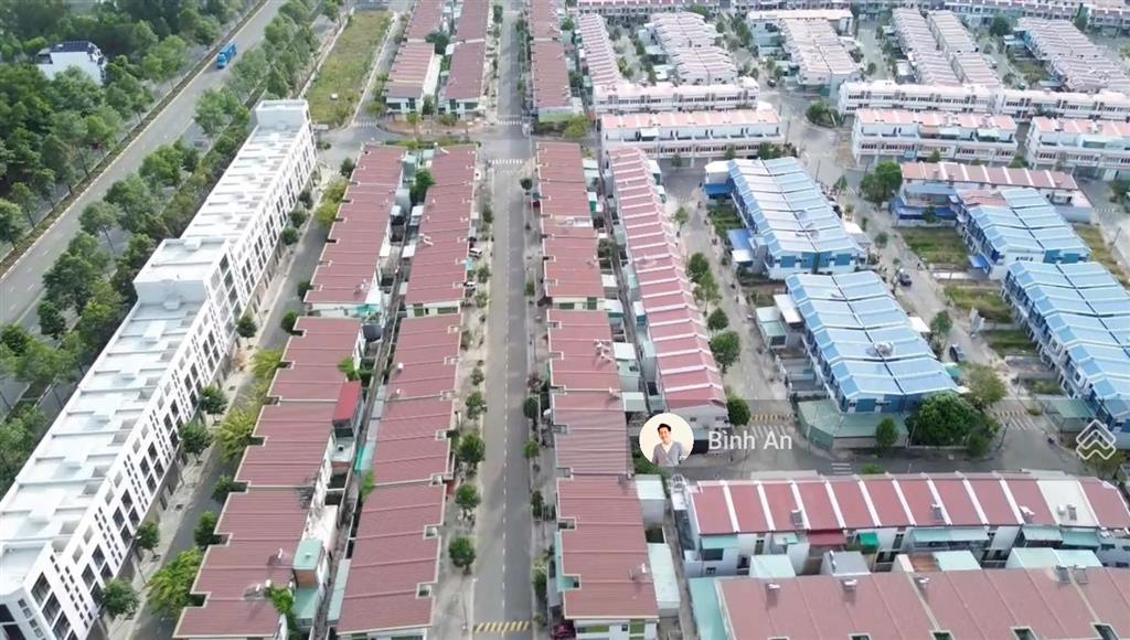 Cắt lỗ 500tr bán gấp căn góc 2 mặt tiền vị trí cực đẹp kđt oasis city, 155.8m2 full thổ giá 2,8 tỷ