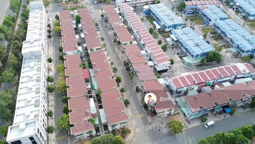 Cắt lỗ 500tr bán gấp căn góc 2 mặt tiền vị trí cực đẹp kđt oasis city, 155.8m2 full thổ giá 2,8 tỷ