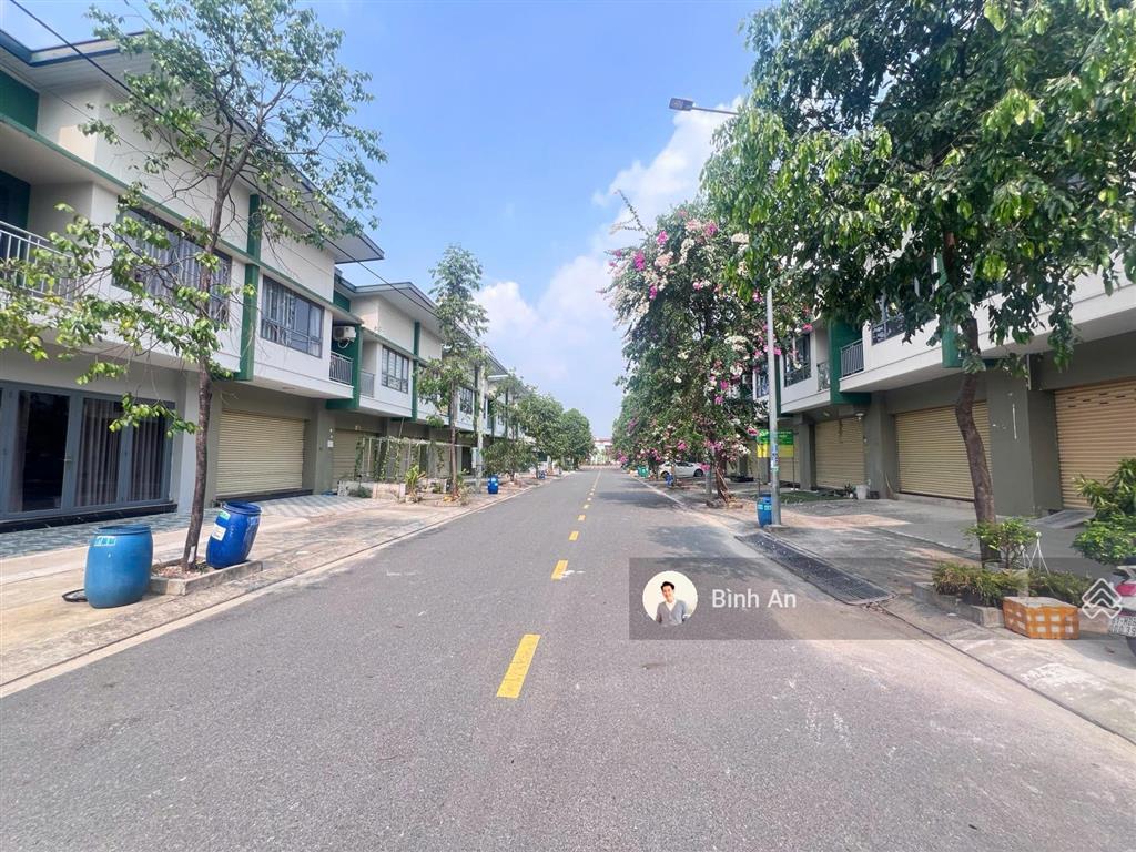 Bán căn shophouse 2 tầng, trục thông, gần hồ bơi, 80m2 full thổ cư, sổ sẵn, hỗ trợ vay, giá 1.8 tỷ