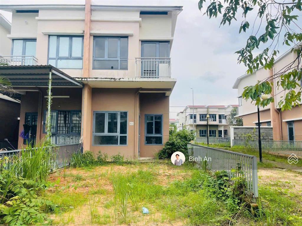 Bán căn góc liền kề vườn 136m2 tại kđt oasis city, dân cư ở đông, sổ hồng hoàn công, giá 2,3 tỷ